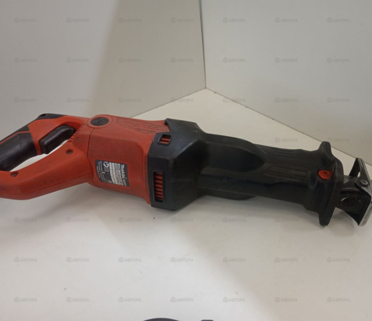 Сабельная пила Makita M4501
